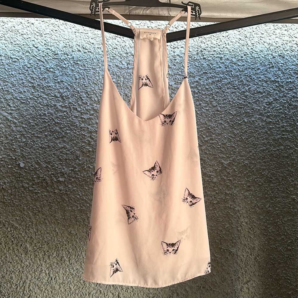Cute cat shirt! Size M